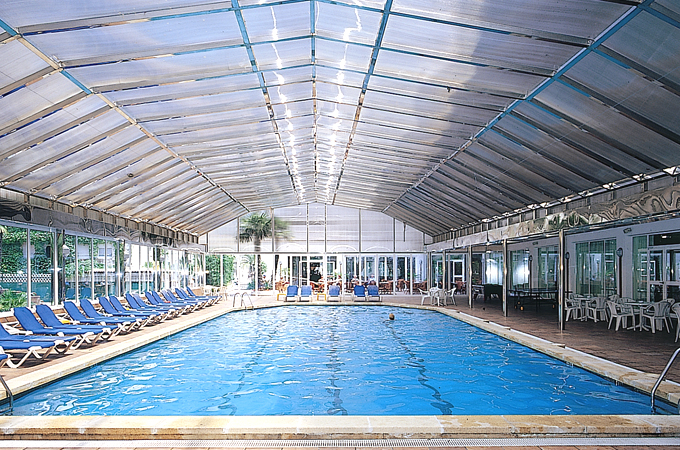 Schwimmbad im Hotel Helios