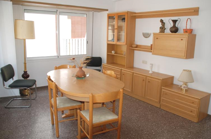 Wohnbereich eines Apartments mit rustikalem Charme