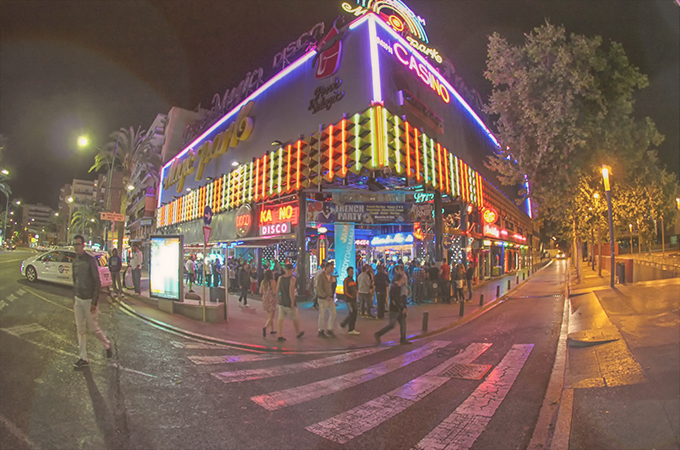 Der Partytempel Magic Park von außen
