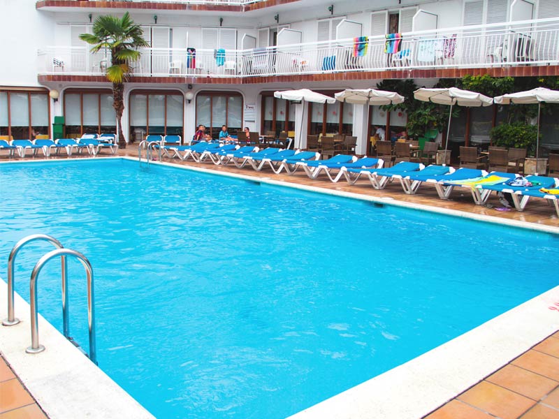 PoolPool mit Sonnenliegen