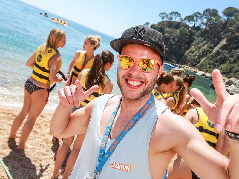 Reiseleiter bei der Beachparty